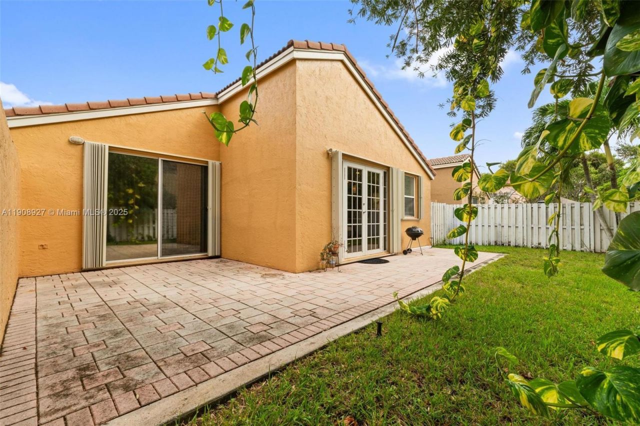 15624 NW 12th Rd, Pembroke Pines, FL 33028 Photo