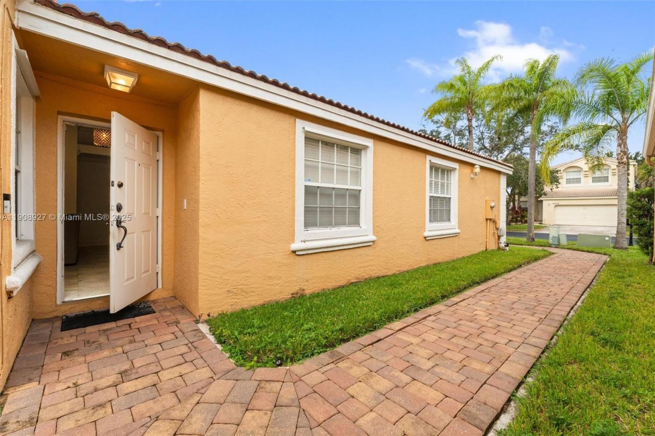 15624 NW 12th Rd, Pembroke Pines, FL 33028 Photo