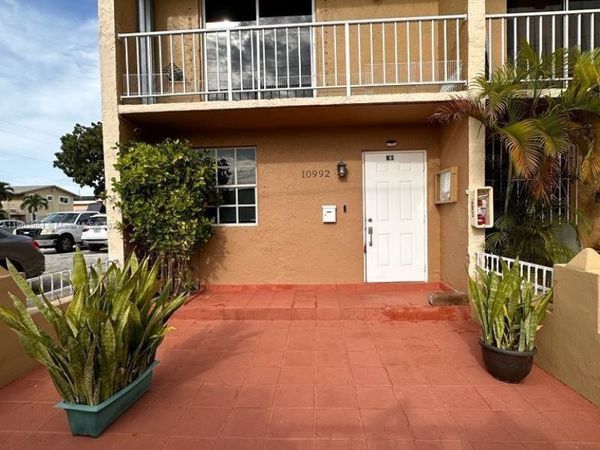 10992 SW 4th St, Unit K1, Sweetwater, FL 33174