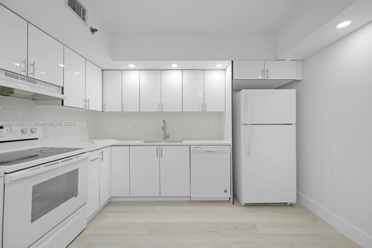 Please Call For Address, Unit 515, Hollywood, FL 33021 Photo