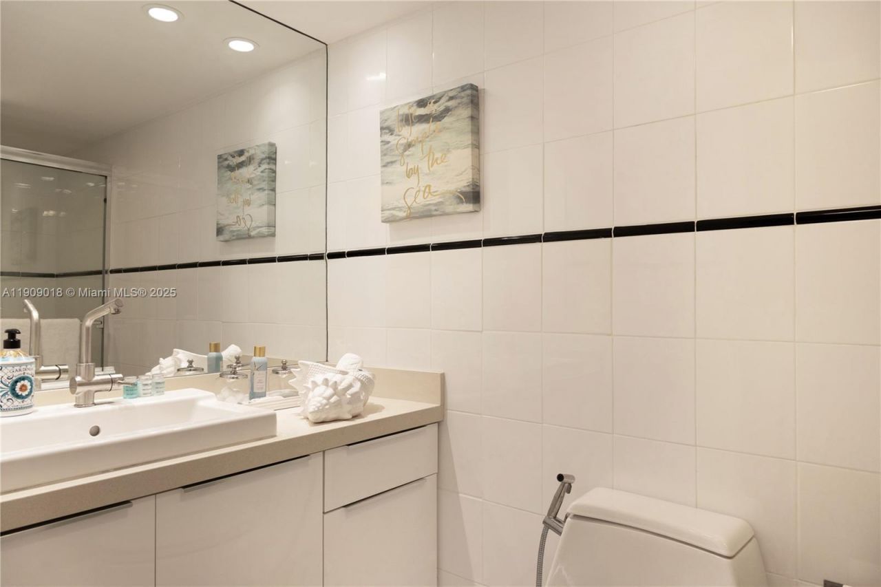 1817 S Ocean Dr, Unit 320, Hallandale Beach, FL 33009 Photo