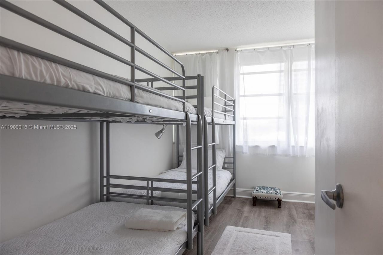 1817 S Ocean Dr, Unit 320, Hallandale Beach, FL 33009 Photo