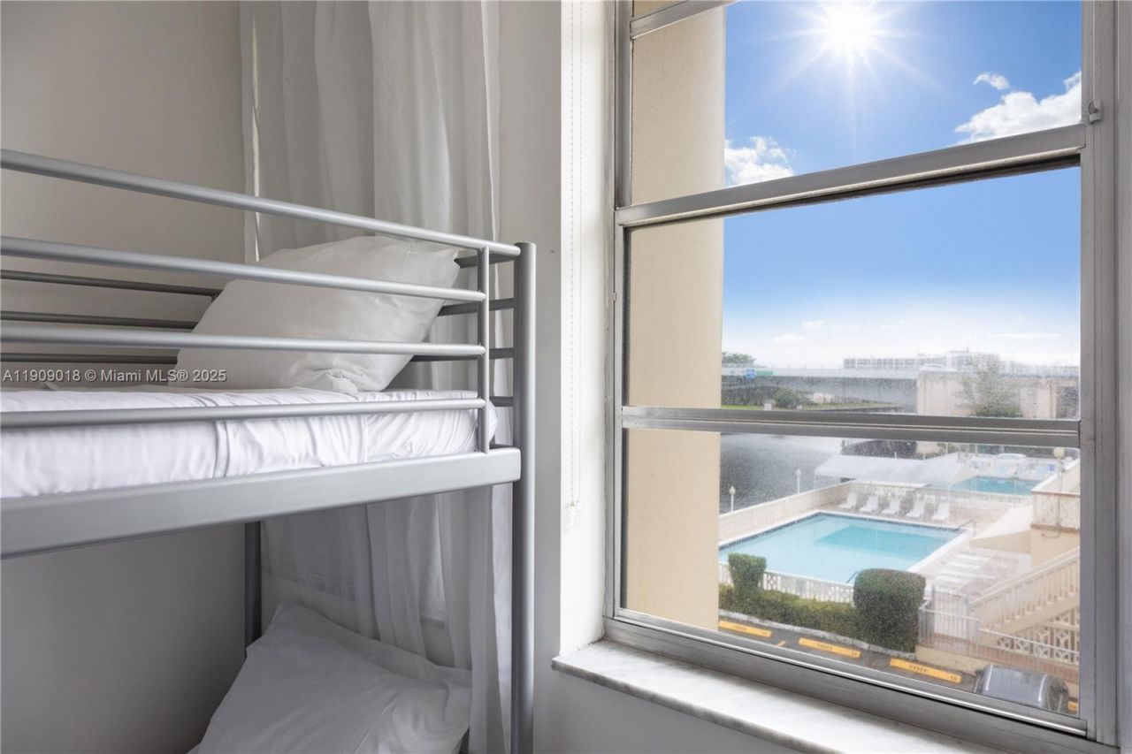 1817 S Ocean Dr, Unit 320, Hallandale Beach, FL 33009 Photo