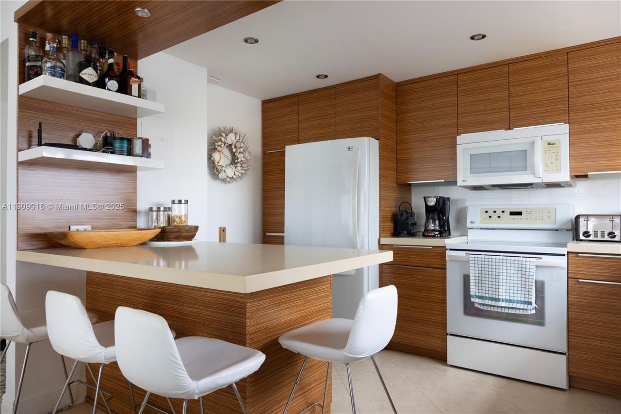 1817 S Ocean Dr, Unit 320, Hallandale Beach, FL 33009 Photo