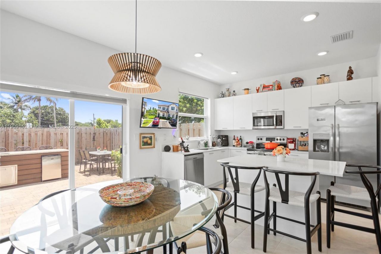 12317 NW 23rd Ct, Miami, FL 33167 Photo