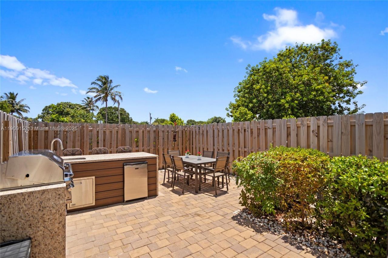 12317 NW 23rd Ct, Miami, FL 33167 Photo