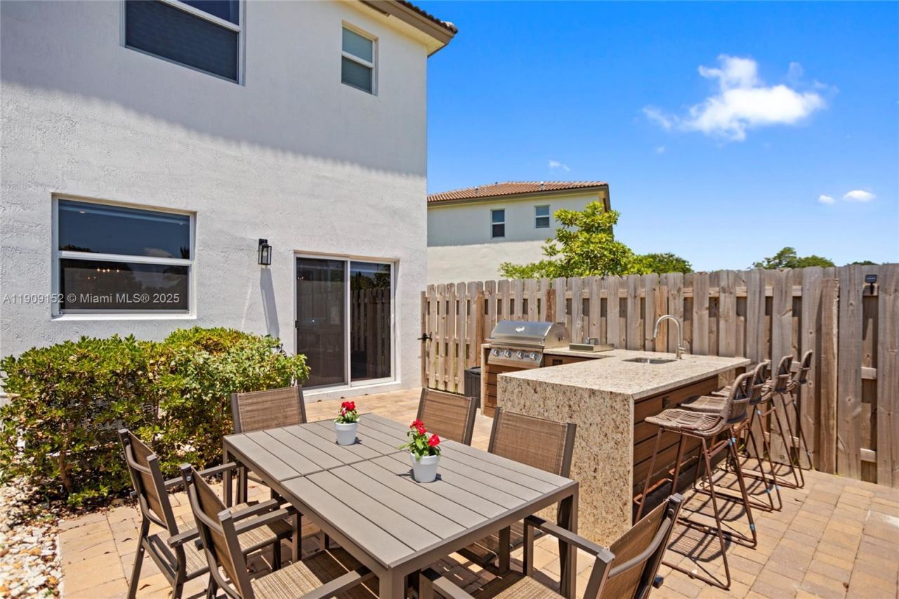 12317 NW 23rd Ct, Miami, FL 33167 Photo