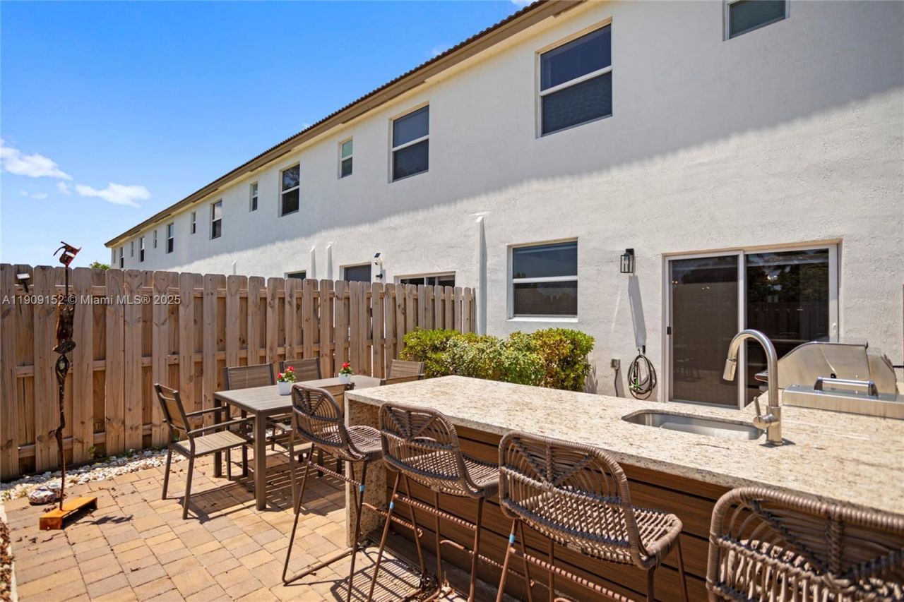 12317 NW 23rd Ct, Miami, FL 33167 Photo