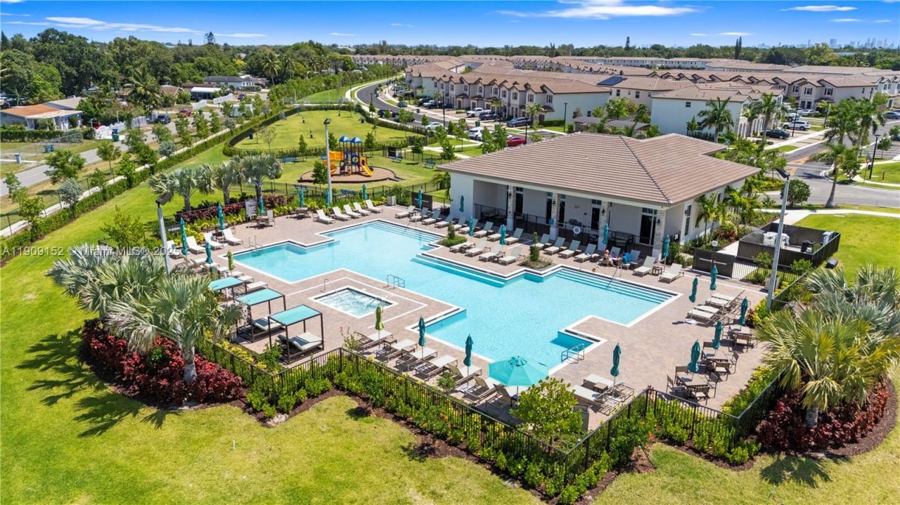 12317 NW 23rd Ct, Miami, FL 33167 Photo