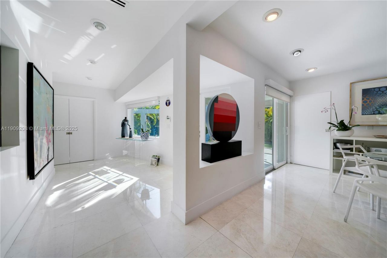 1616 S Bayshore Dr, Miami, FL 33133 Photo