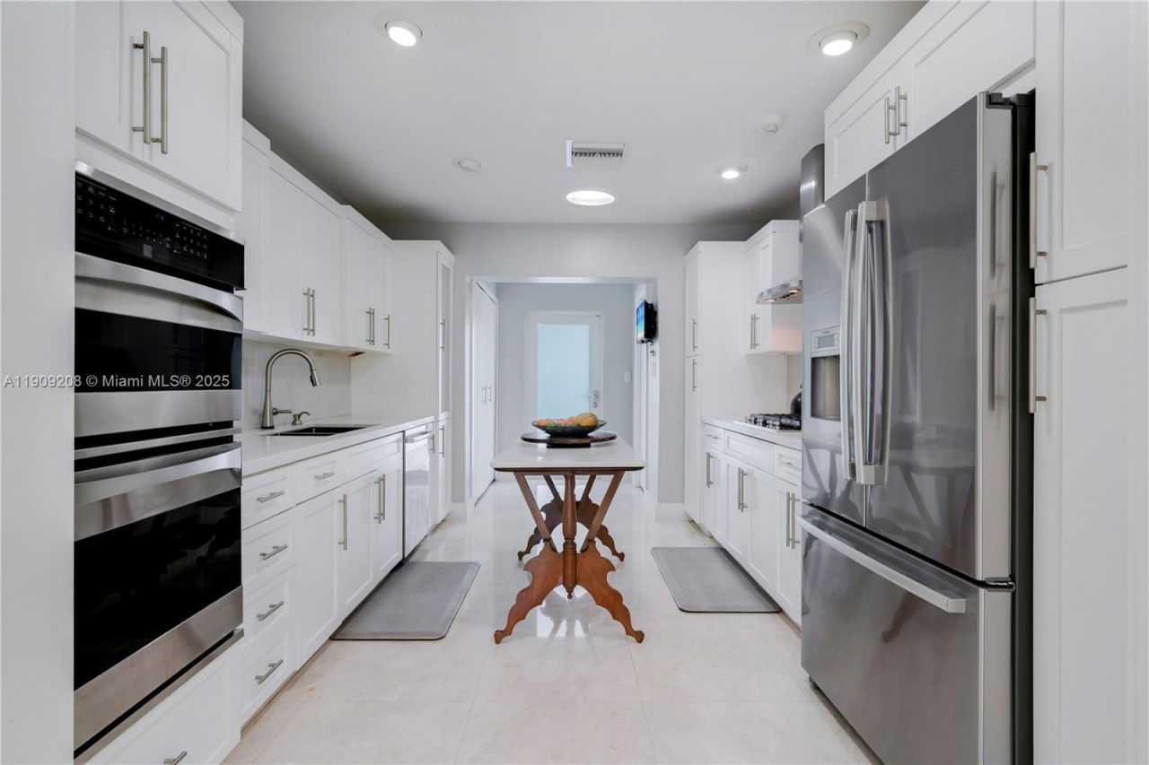 1616 S Bayshore Dr, Miami, FL 33133 Photo