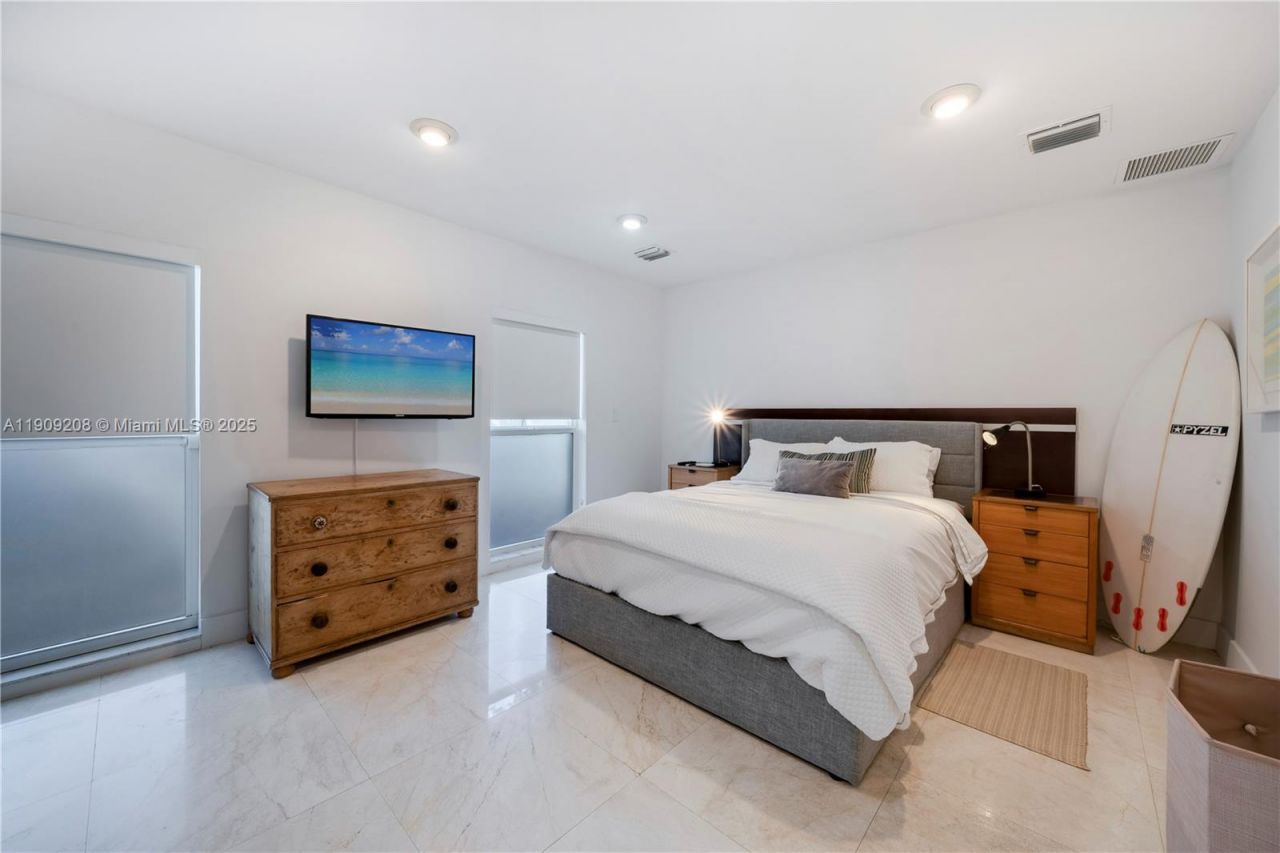 1616 S Bayshore Dr, Miami, FL 33133 Photo