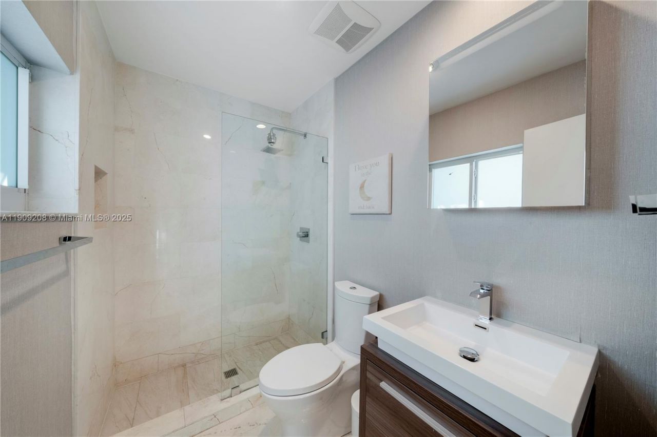 1616 S Bayshore Dr, Miami, FL 33133 Photo