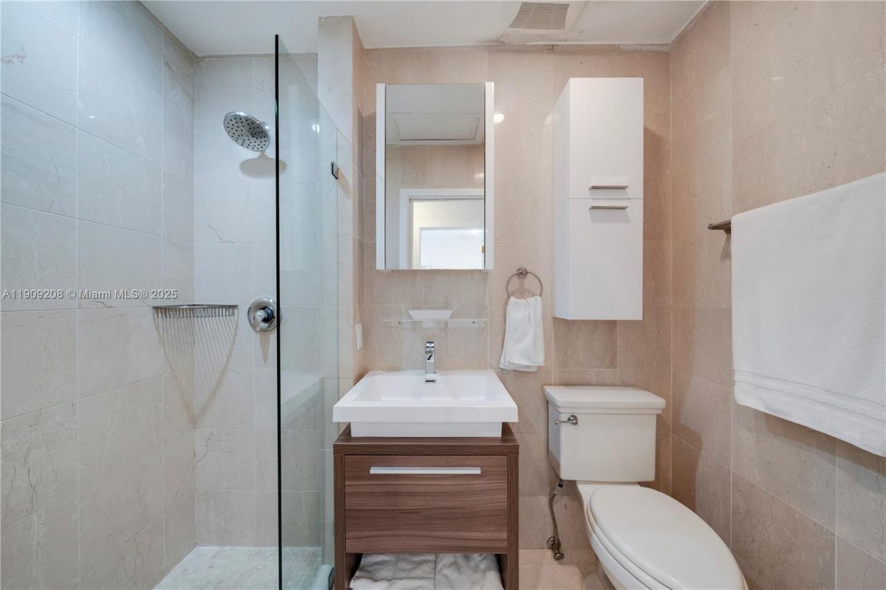 1616 S Bayshore Dr, Miami, FL 33133 Photo