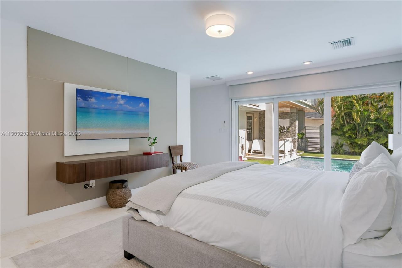 1616 S Bayshore Dr, Miami, FL 33133 Photo