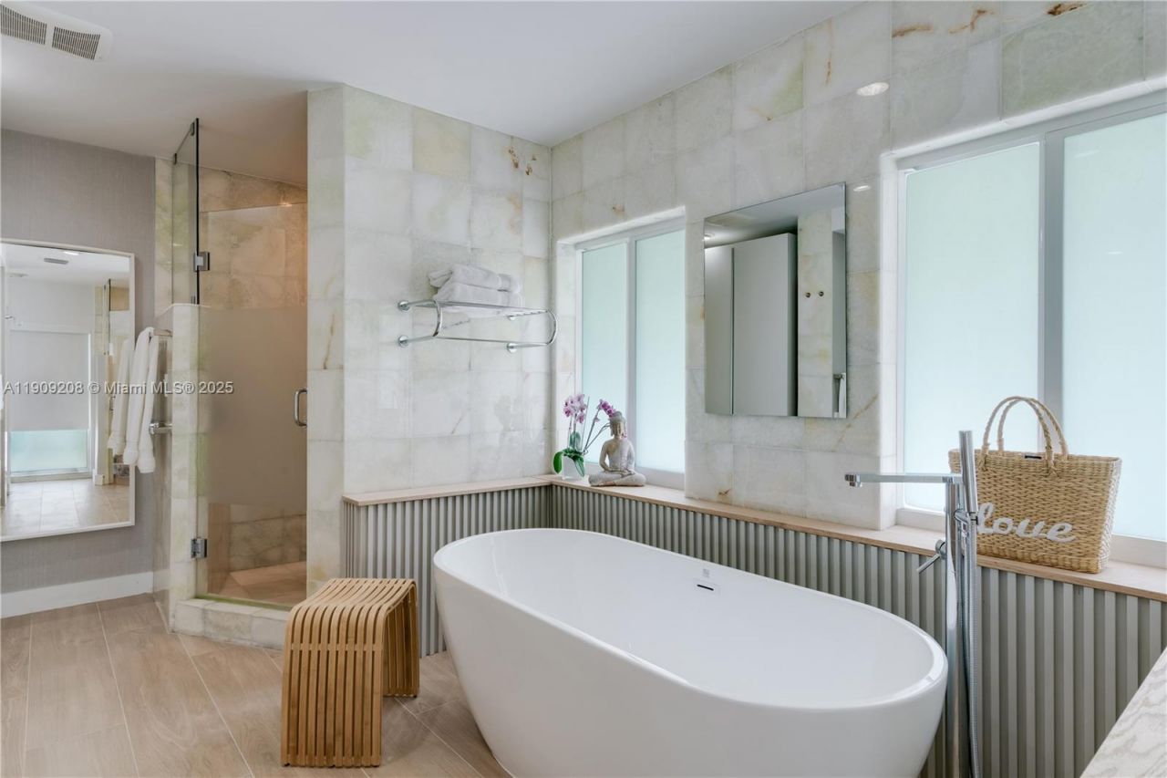 1616 S Bayshore Dr, Miami, FL 33133 Photo