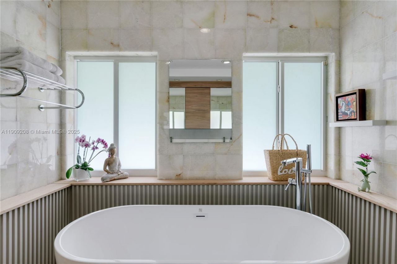 1616 S Bayshore Dr, Miami, FL 33133 Photo