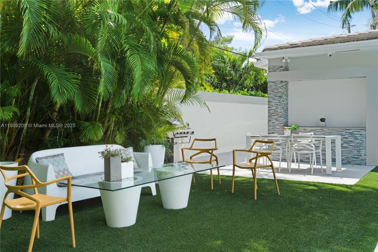 1616 S Bayshore Dr, Miami, FL 33133 Photo