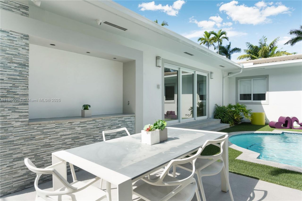 1616 S Bayshore Dr, Miami, FL 33133 Photo