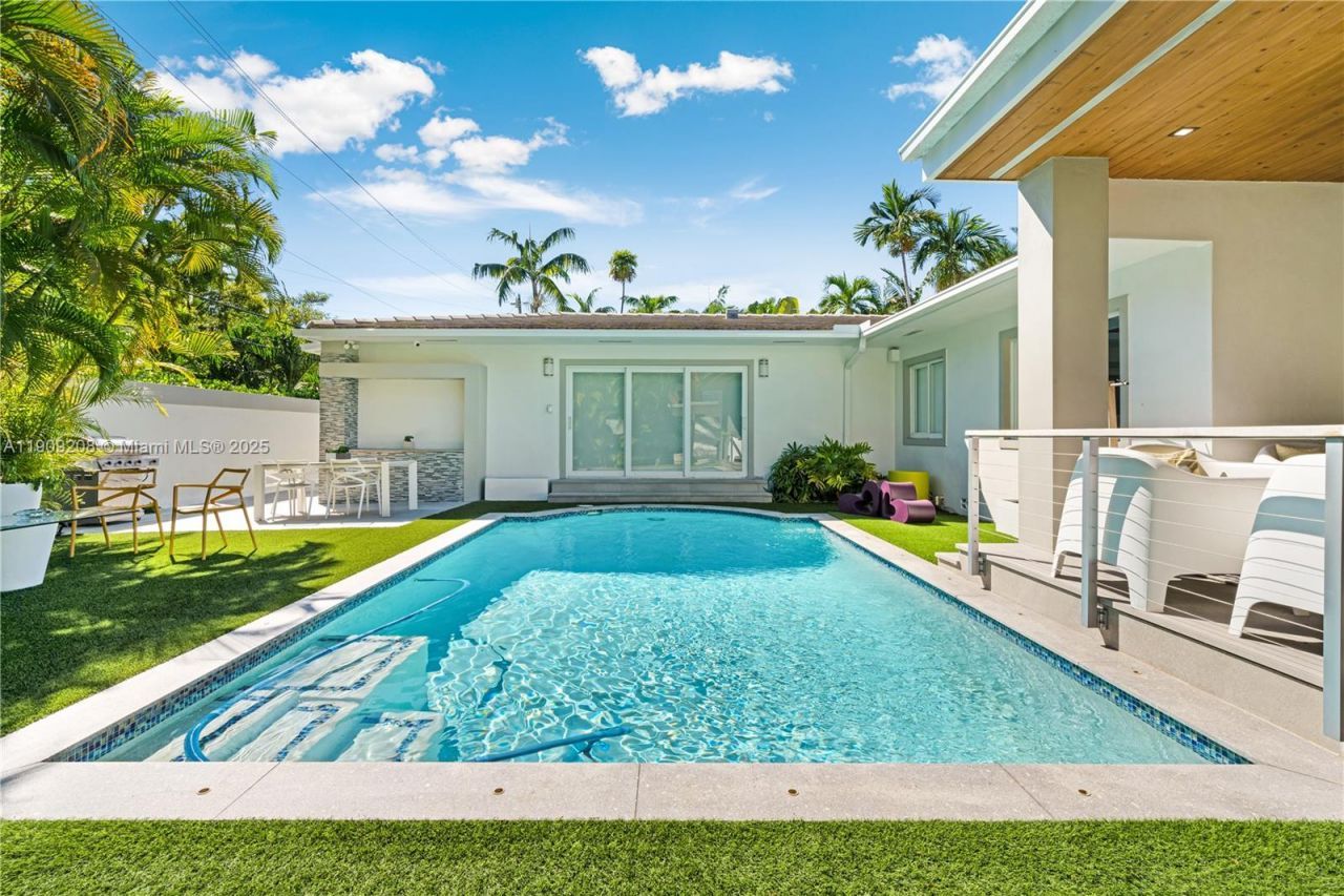 1616 S Bayshore Dr, Miami, FL 33133 Photo