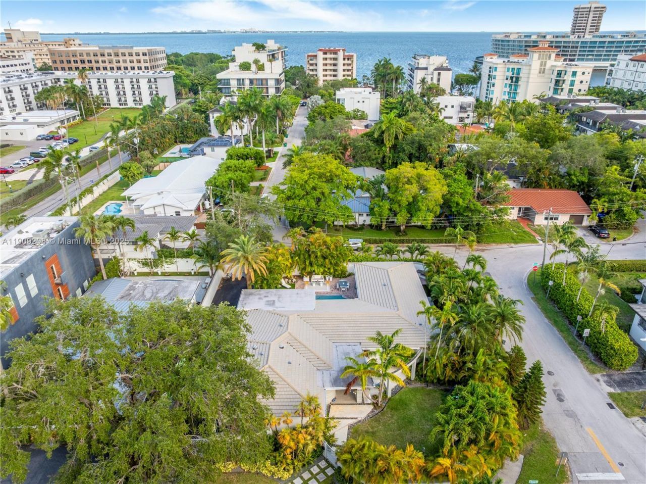 1616 S Bayshore Dr, Miami, FL 33133 Photo