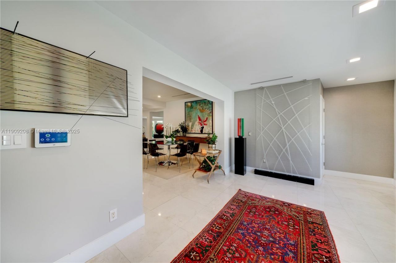 1616 S Bayshore Dr, Miami, FL 33133 Photo