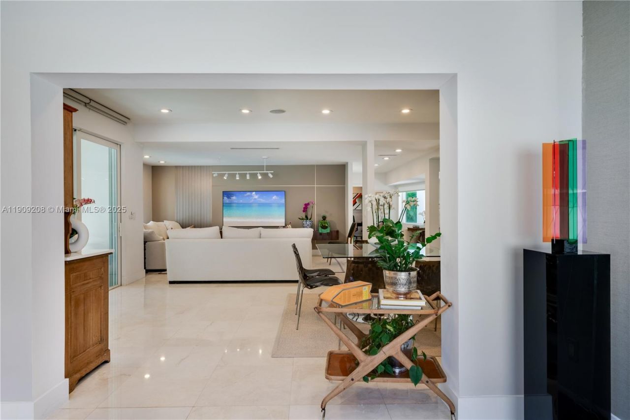 1616 S Bayshore Dr, Miami, FL 33133 Photo