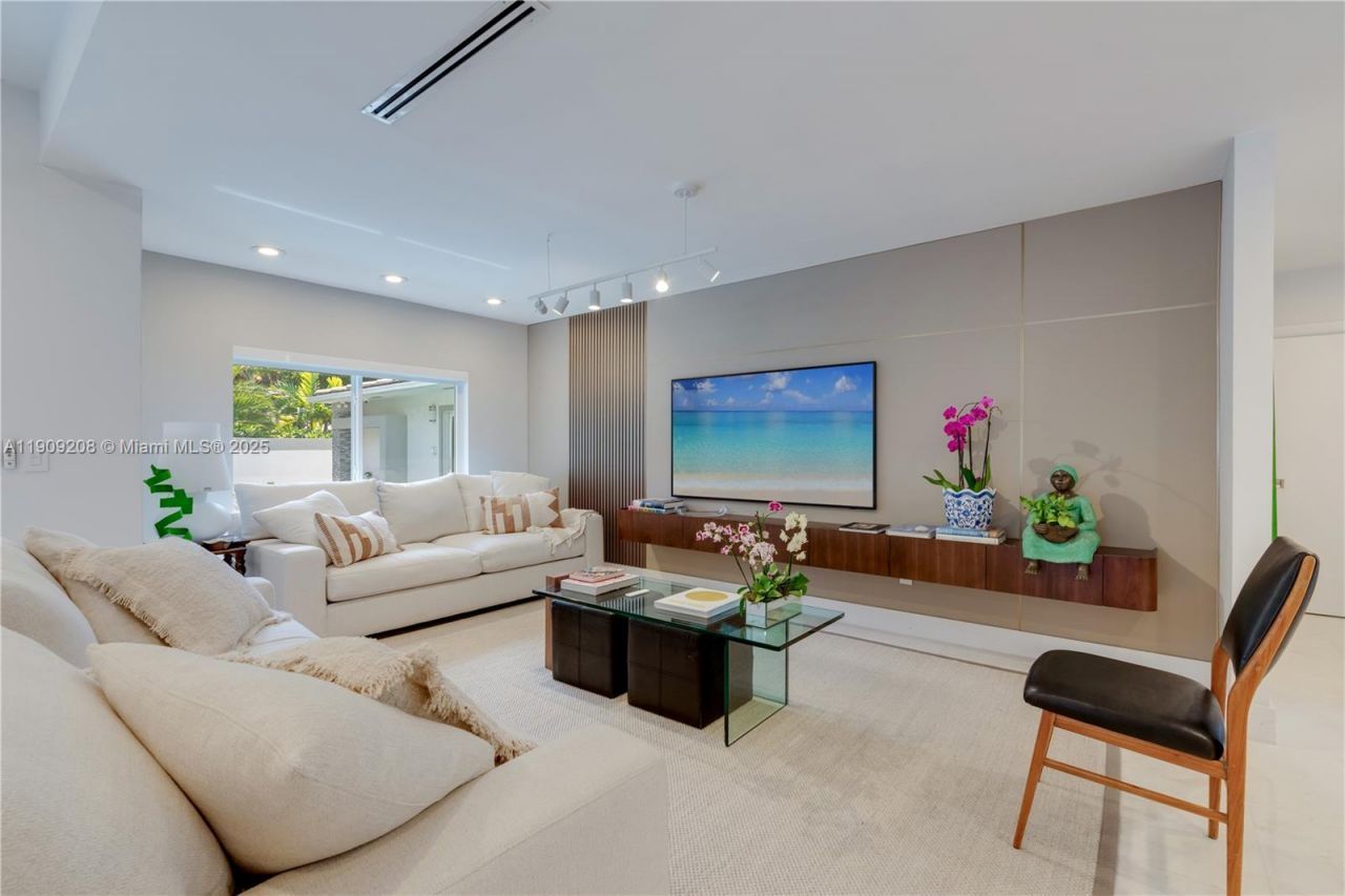 1616 S Bayshore Dr, Miami, FL 33133 Photo