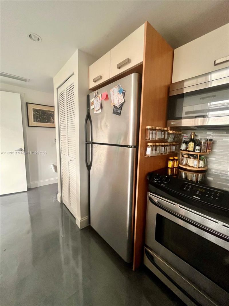 7744 Collins Ave, Unit 17, Miami Beach, FL 33141 Photo