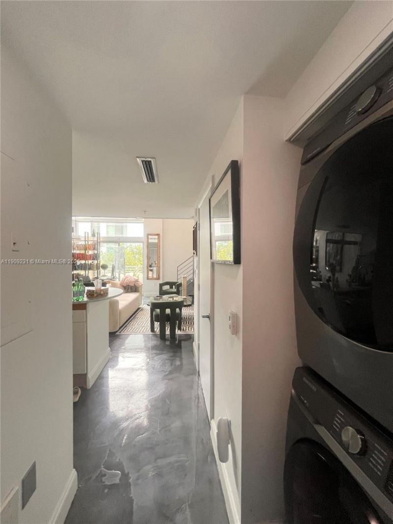 7744 Collins Ave, Unit 17, Miami Beach, FL 33141 Photo