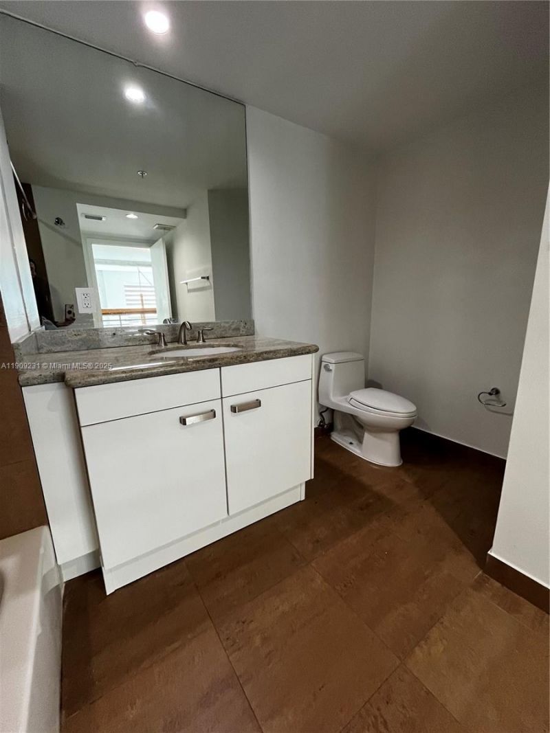 7744 Collins Ave, Unit 17, Miami Beach, FL 33141 Photo