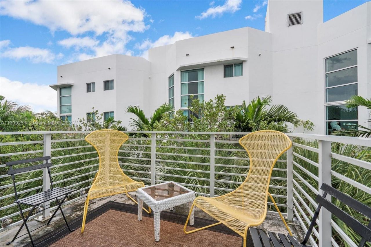 7744 Collins Ave, Unit 17, Miami Beach, FL 33141 Photo