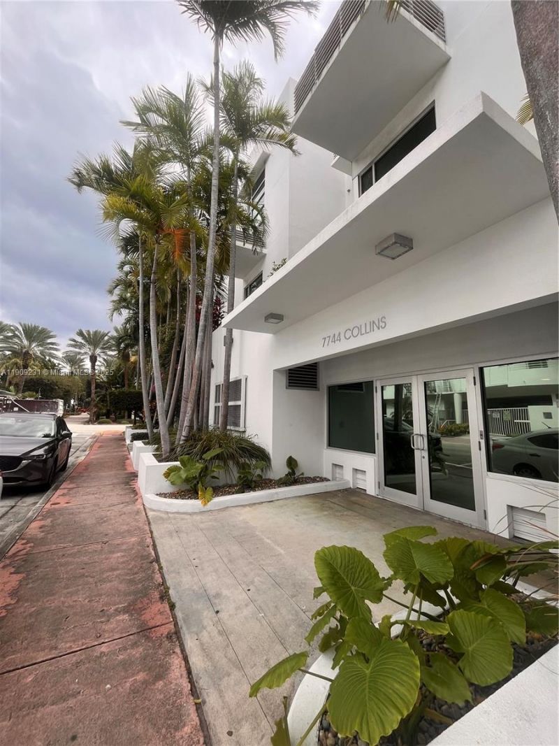 7744 Collins Ave, Unit 17, Miami Beach, FL 33141 Photo