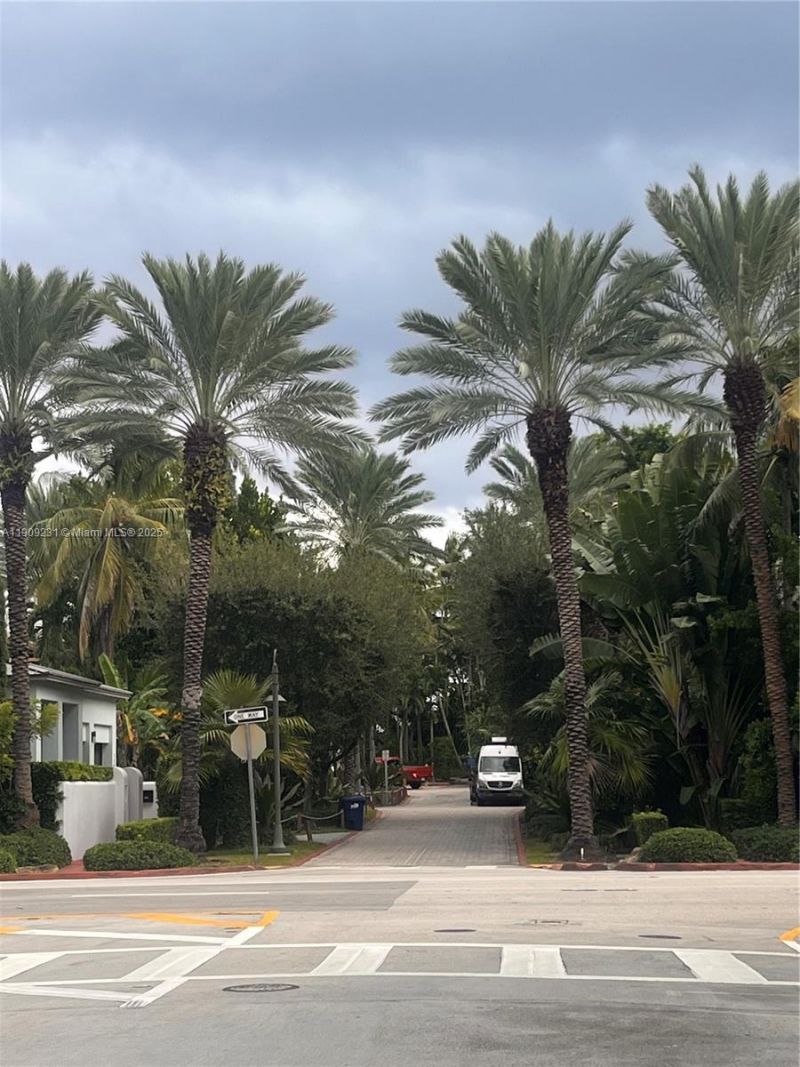 7744 Collins Ave, Unit 17, Miami Beach, FL 33141 Photo