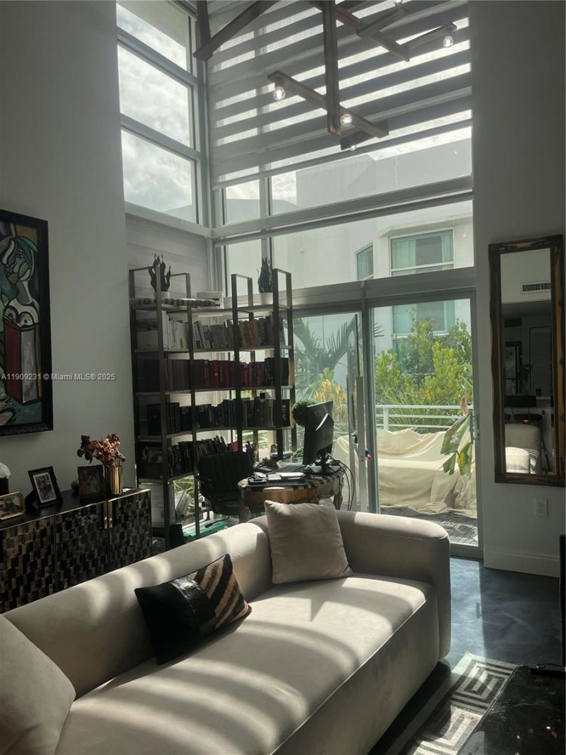 7744 Collins Ave, Unit 17, Miami Beach, FL 33141 Photo