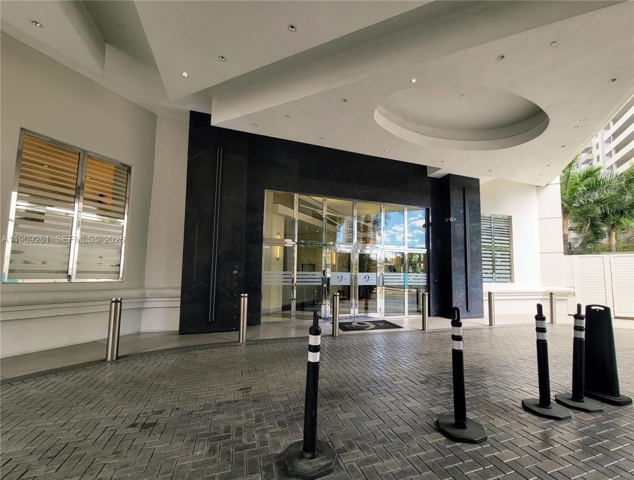 999 SW 1st Ave, Unit 2016, Miami, FL 33130 Photo