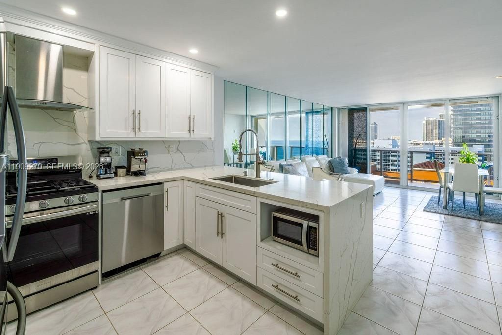 3140 S Ocean Dr, Unit PH7, Hallandale Beach, FL 33009 Photo