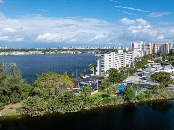 1075 NE Miami Gardens Dr, Unit 707, Miami, FL 33179