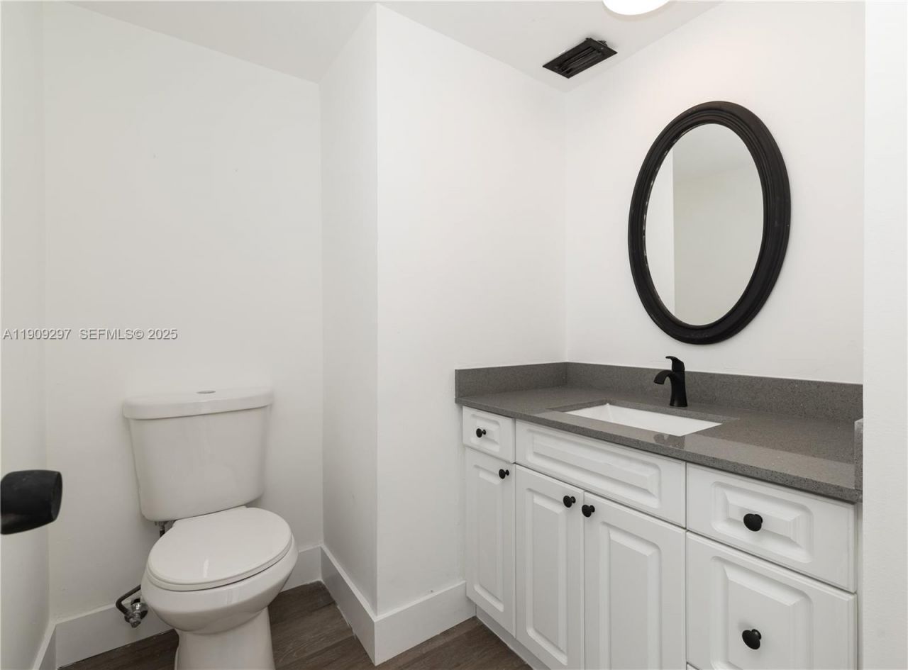 1075 NE Miami Gardens Dr, Unit 707, Miami, FL 33179 Photo