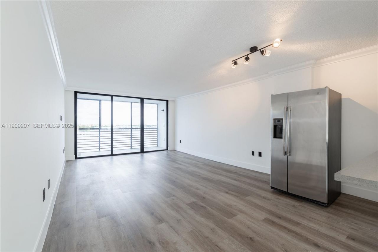 1075 NE Miami Gardens Dr, Unit 707, Miami, FL 33179 Photo