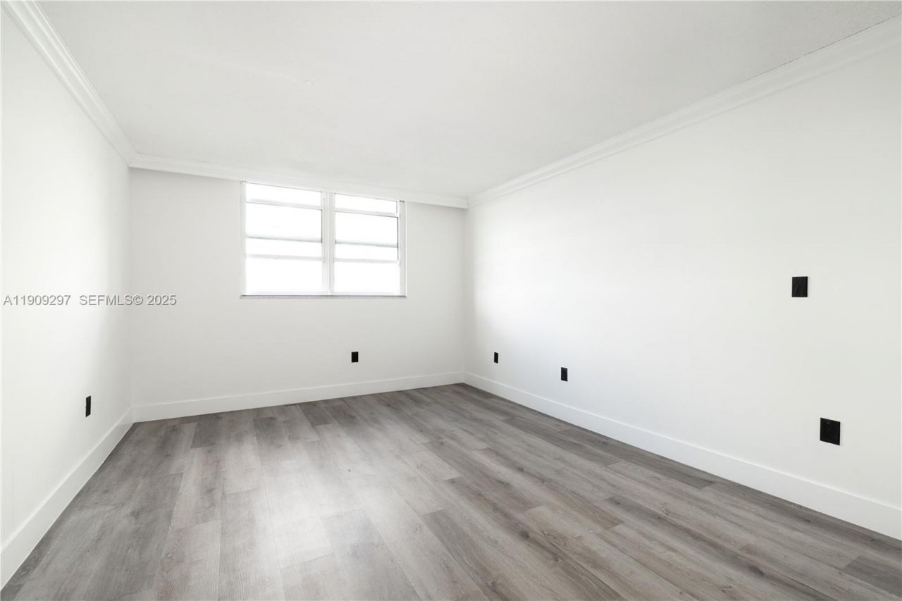 1075 NE Miami Gardens Dr, Unit 707, Miami, FL 33179 Photo