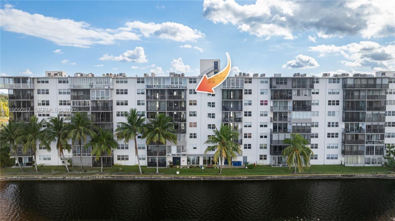 1075 NE Miami Gardens Dr, Unit 707, Miami, FL 33179 Photo