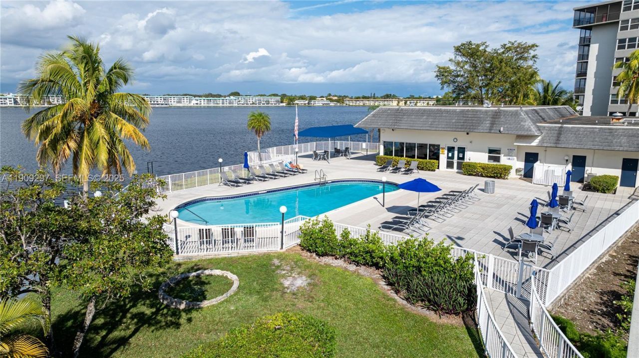 1075 NE Miami Gardens Dr, Unit 707, Miami, FL 33179 Photo