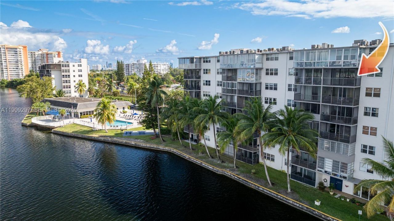 1075 NE Miami Gardens Dr, Unit 707, Miami, FL 33179 Photo