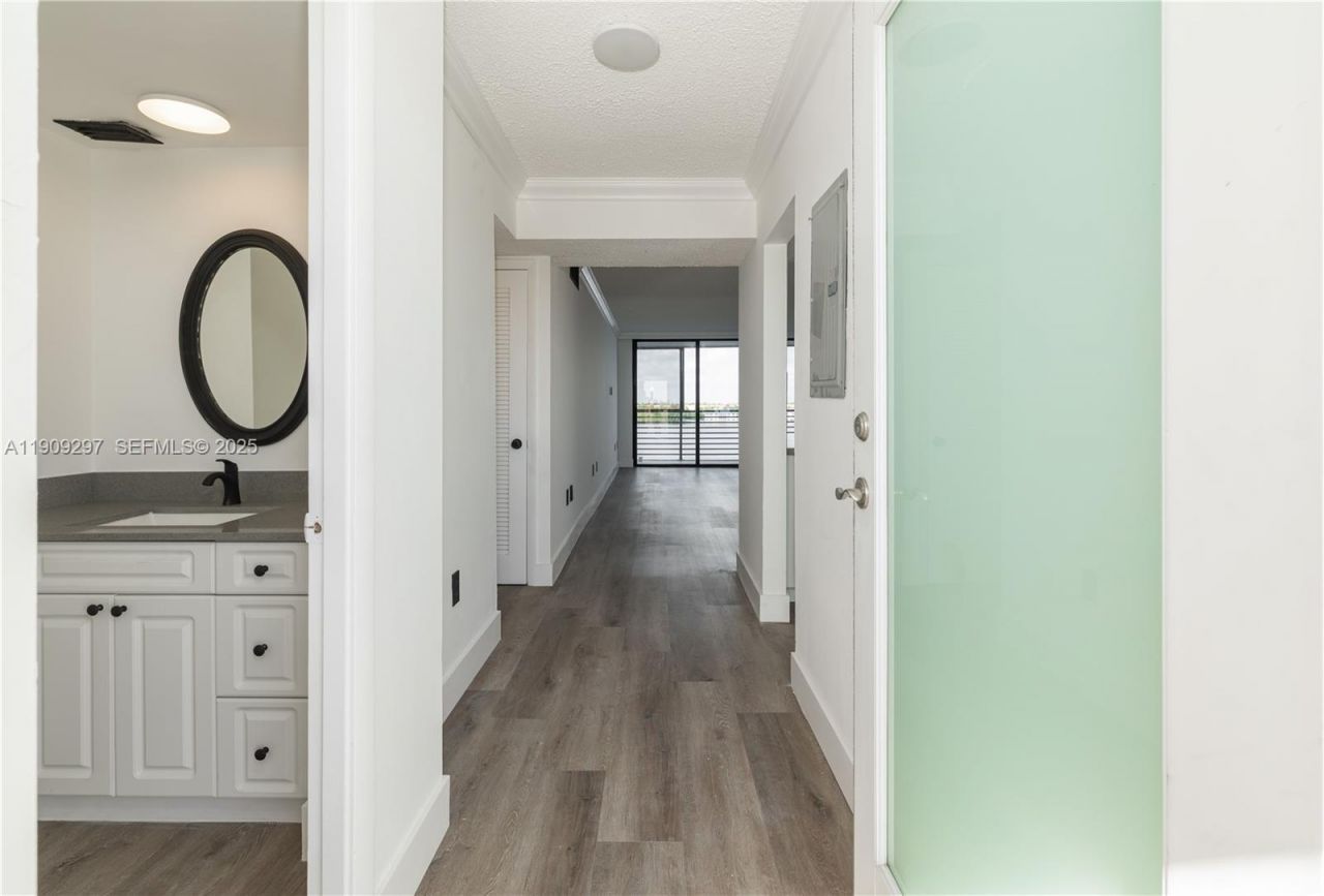 1075 NE Miami Gardens Dr, Unit 707, Miami, FL 33179 Photo