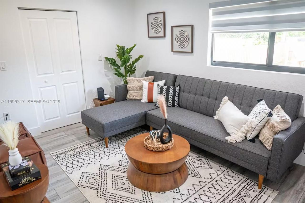 271 NW 143rd St, Miami, FL 33168 Photo