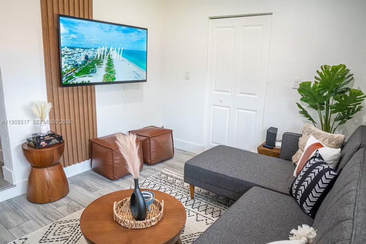 271 NW 143rd St, Miami, FL 33168 Photo