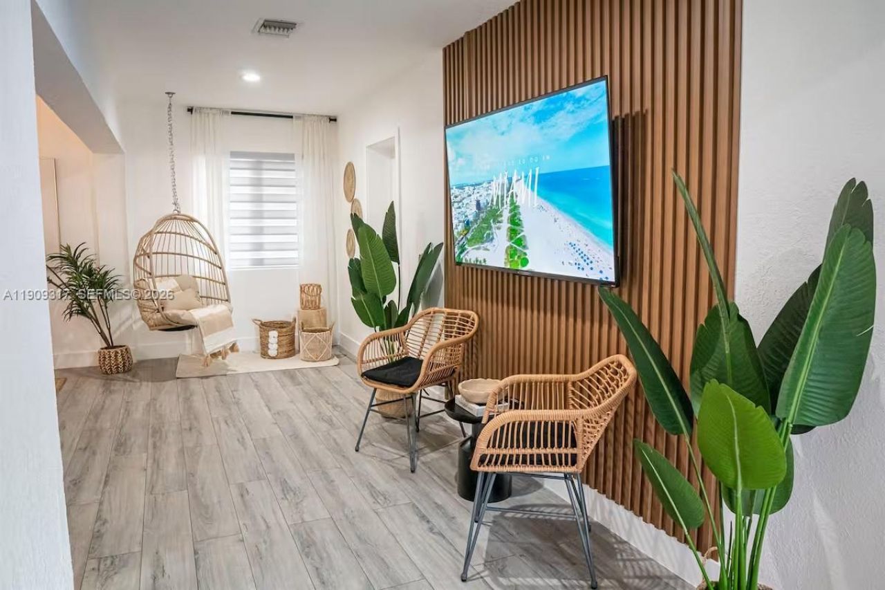 271 NW 143rd St, Miami, FL 33168 Photo