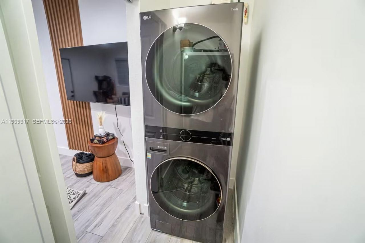 271 NW 143rd St, Miami, FL 33168 Photo