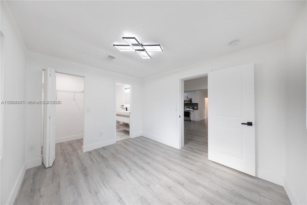 271 NW 143rd St, Miami, FL 33168 Photo